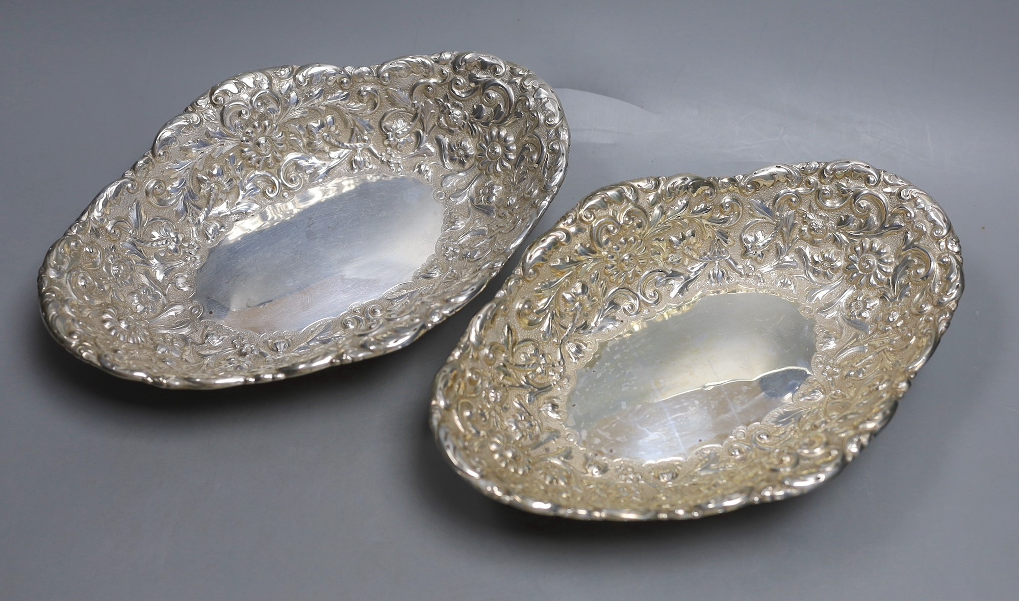 A pair of late Victorian Scottish repousse silver oval dishes, Hamilton & Inches, Edinburgh, 1900, 25cm, 17oz.